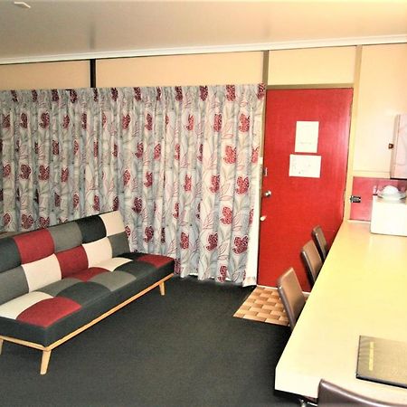 Sarina Motor Inn Extérieur photo