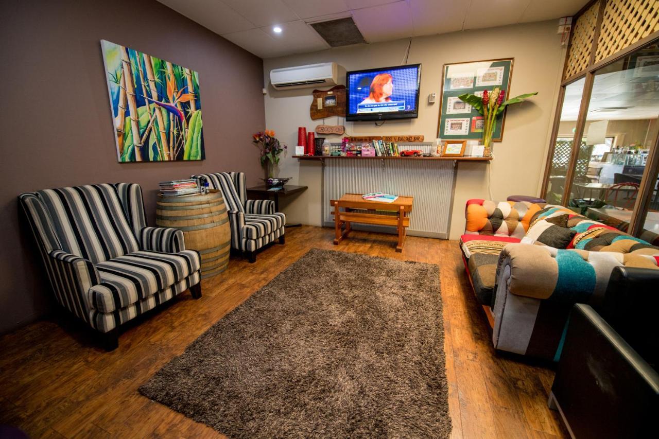 Sarina Motor Inn Extérieur photo