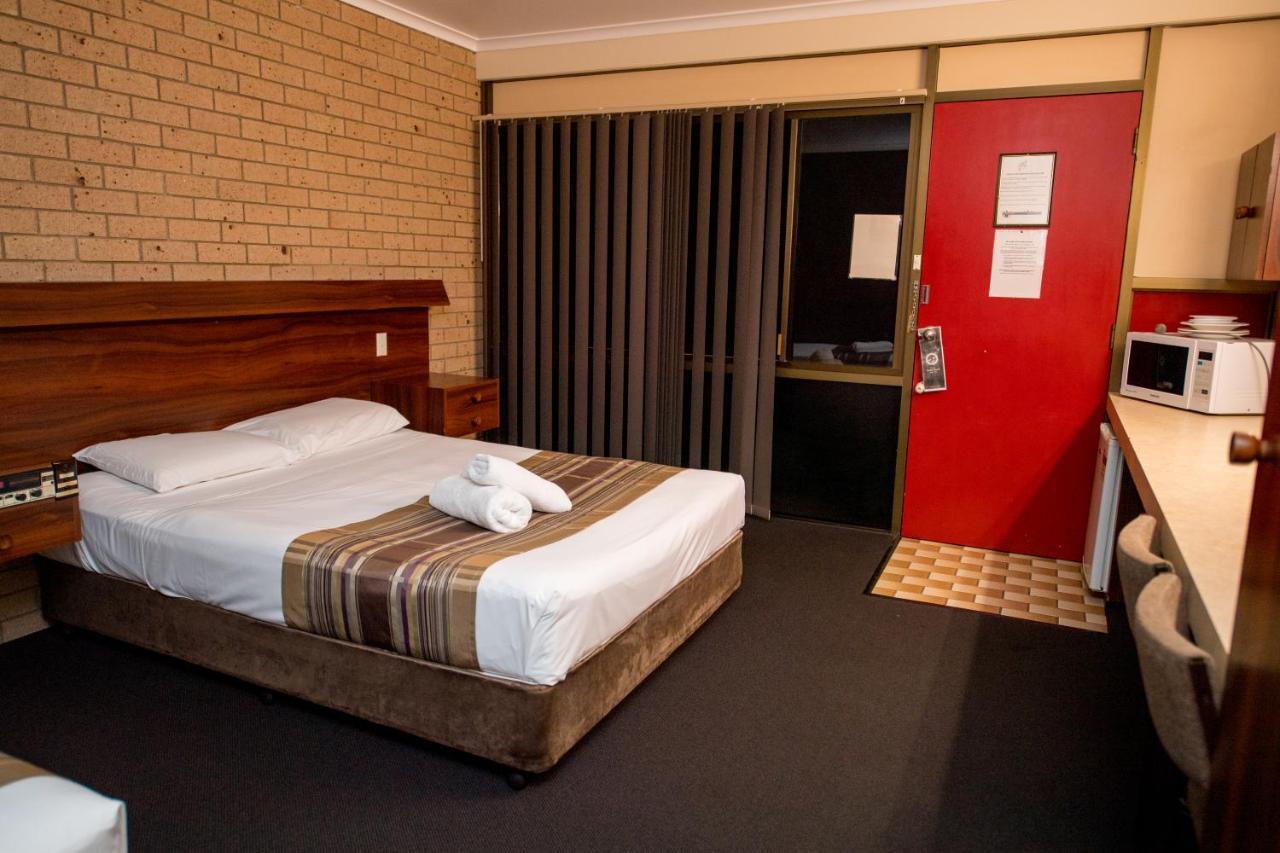 Sarina Motor Inn Extérieur photo