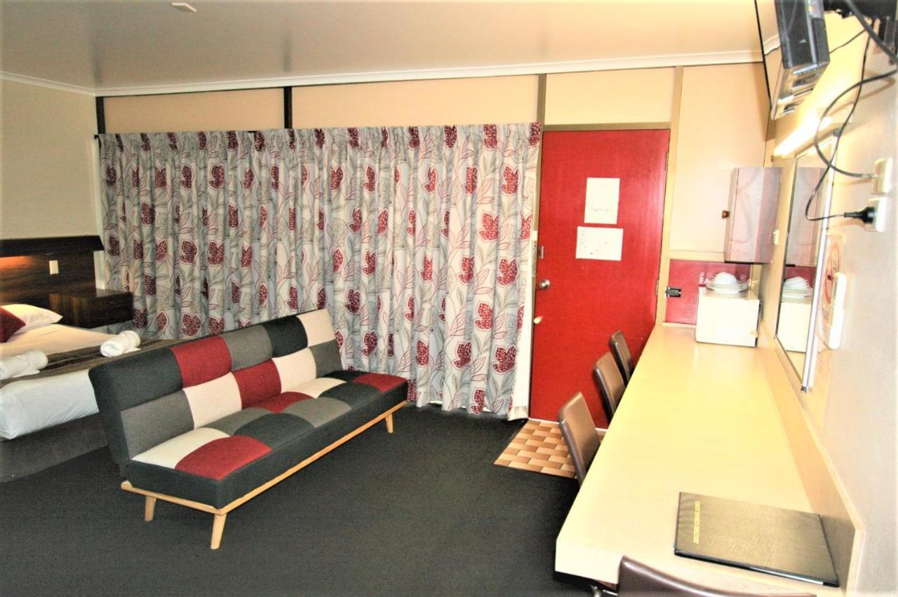 Sarina Motor Inn Extérieur photo