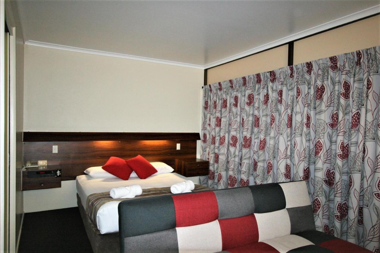 Sarina Motor Inn Extérieur photo