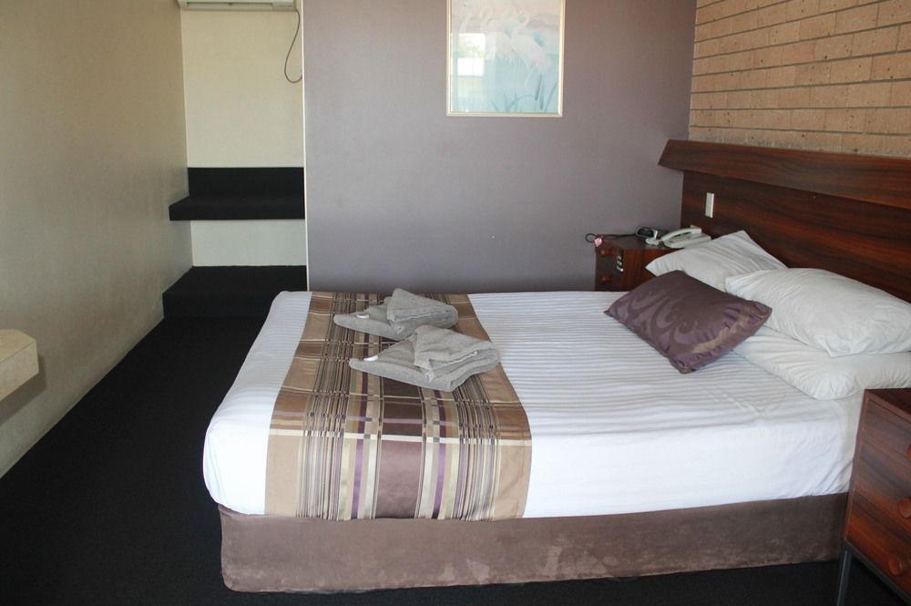 Sarina Motor Inn Extérieur photo