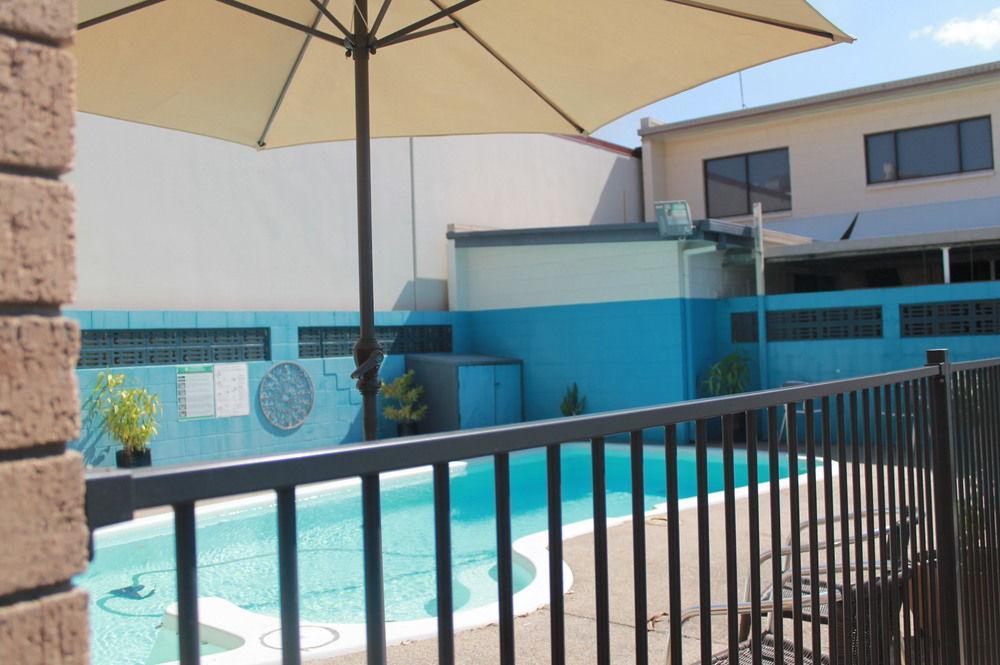 Sarina Motor Inn Extérieur photo