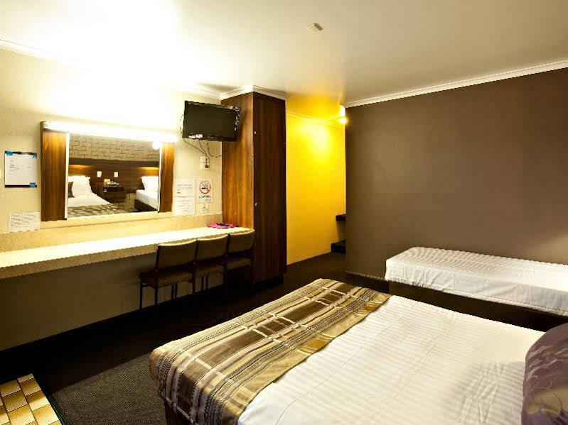 Sarina Motor Inn Extérieur photo