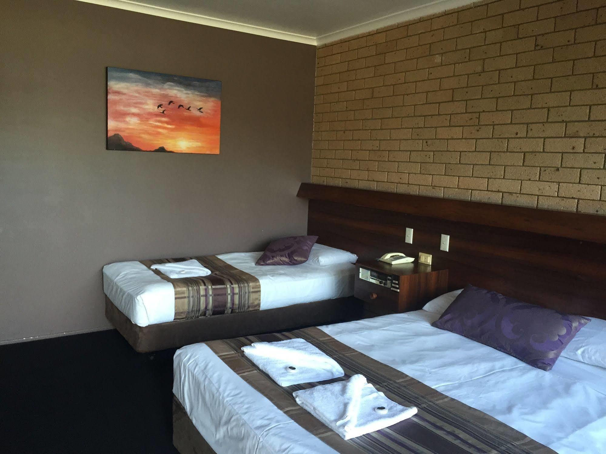 Sarina Motor Inn Extérieur photo