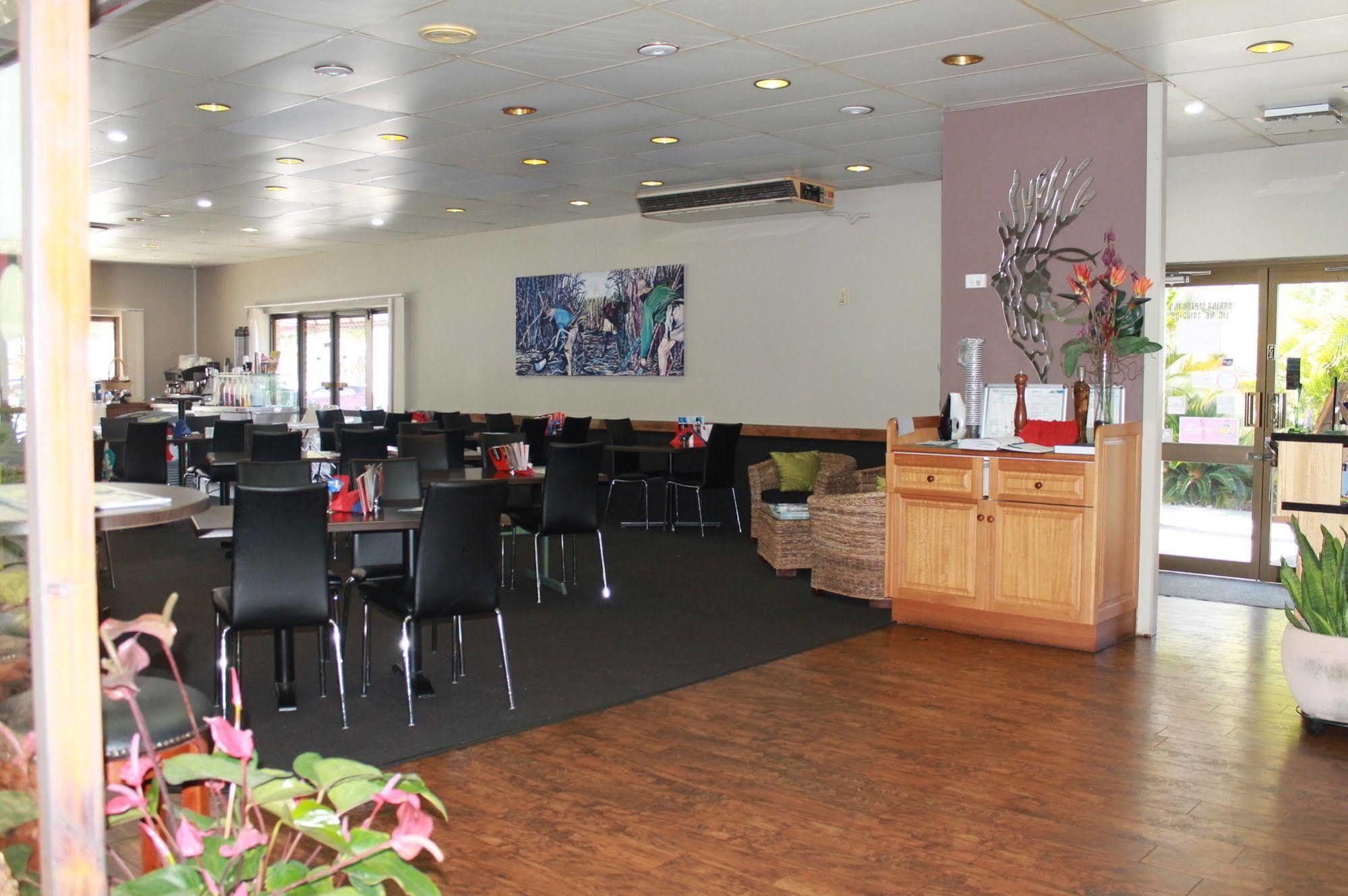 Sarina Motor Inn Extérieur photo