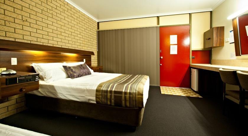 Sarina Motor Inn Chambre photo